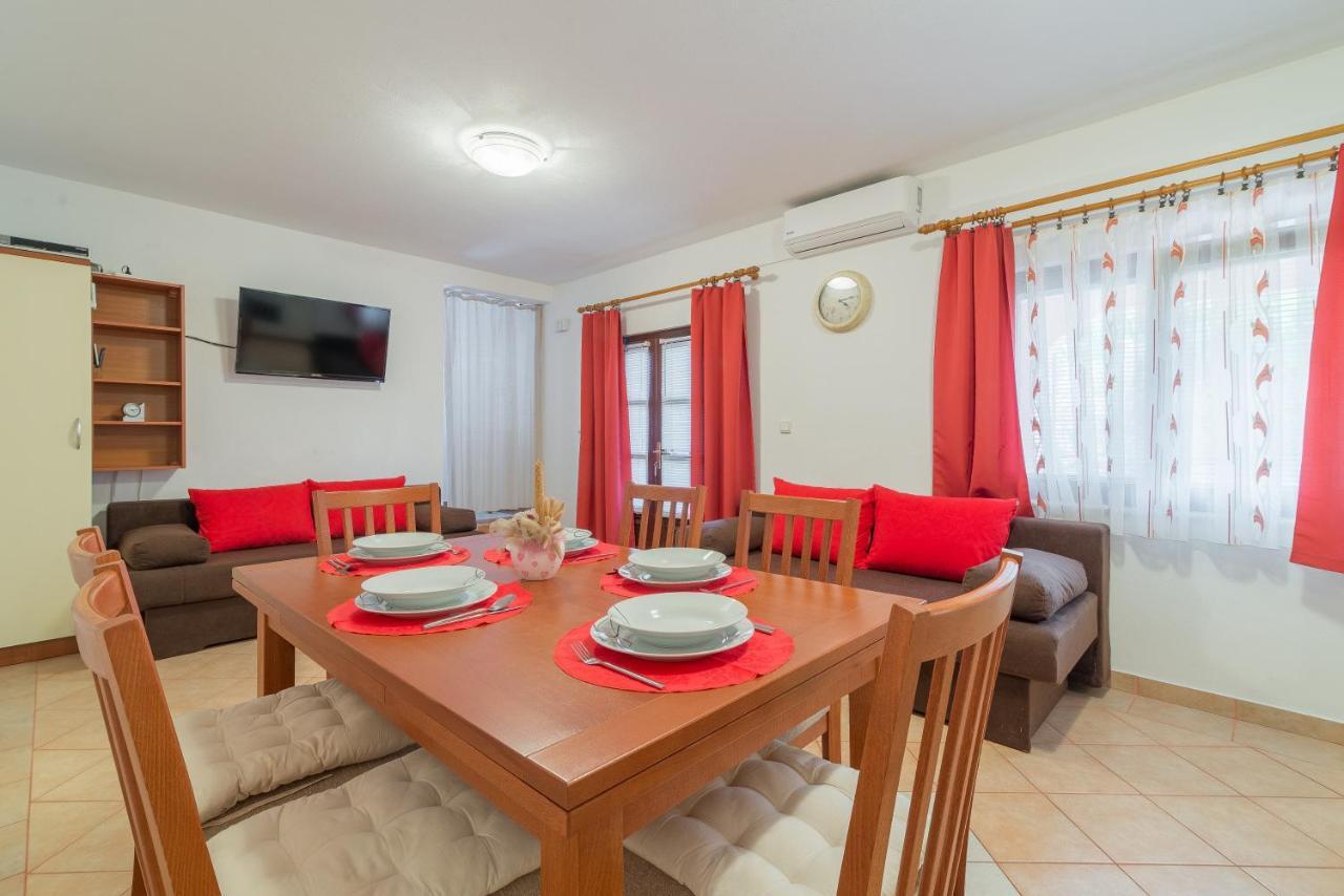 Apartments Puskaric Vir Luaran gambar
