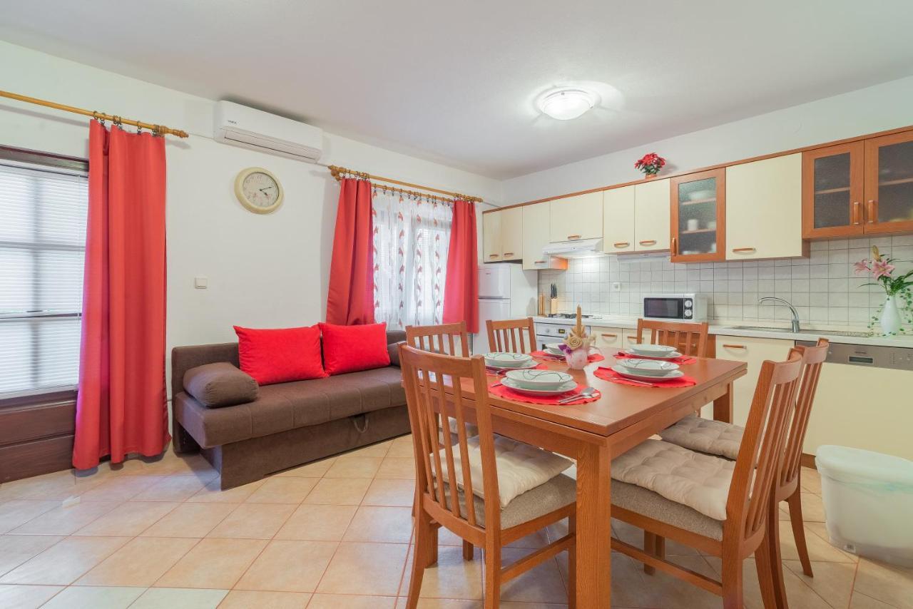 Apartments Puskaric Vir Luaran gambar