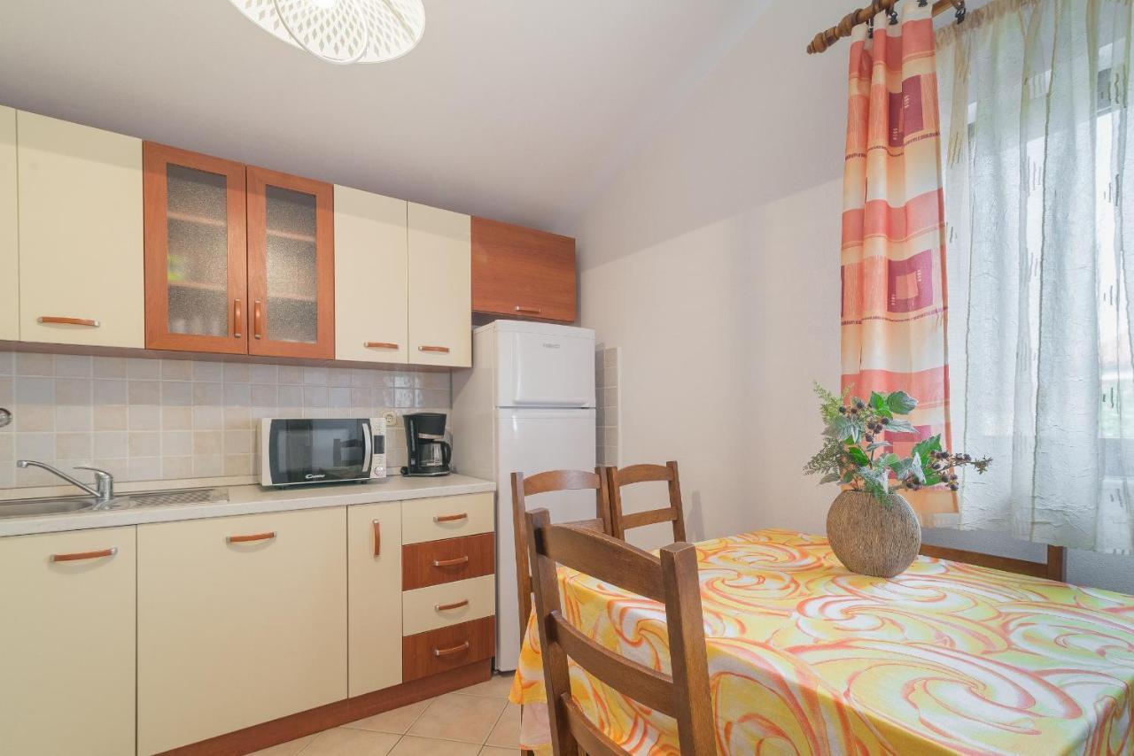 Apartments Puskaric Vir Luaran gambar