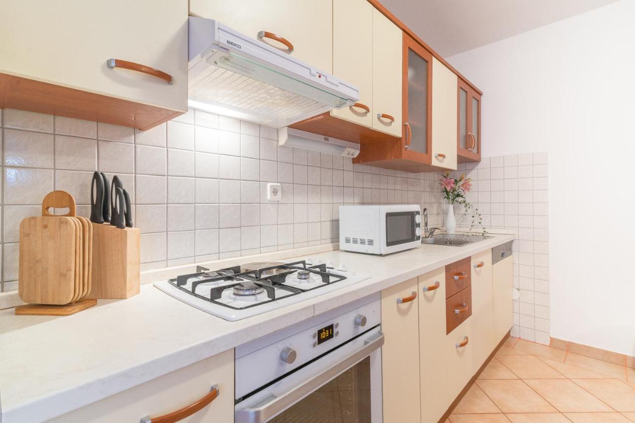 Apartments Puskaric Vir Luaran gambar