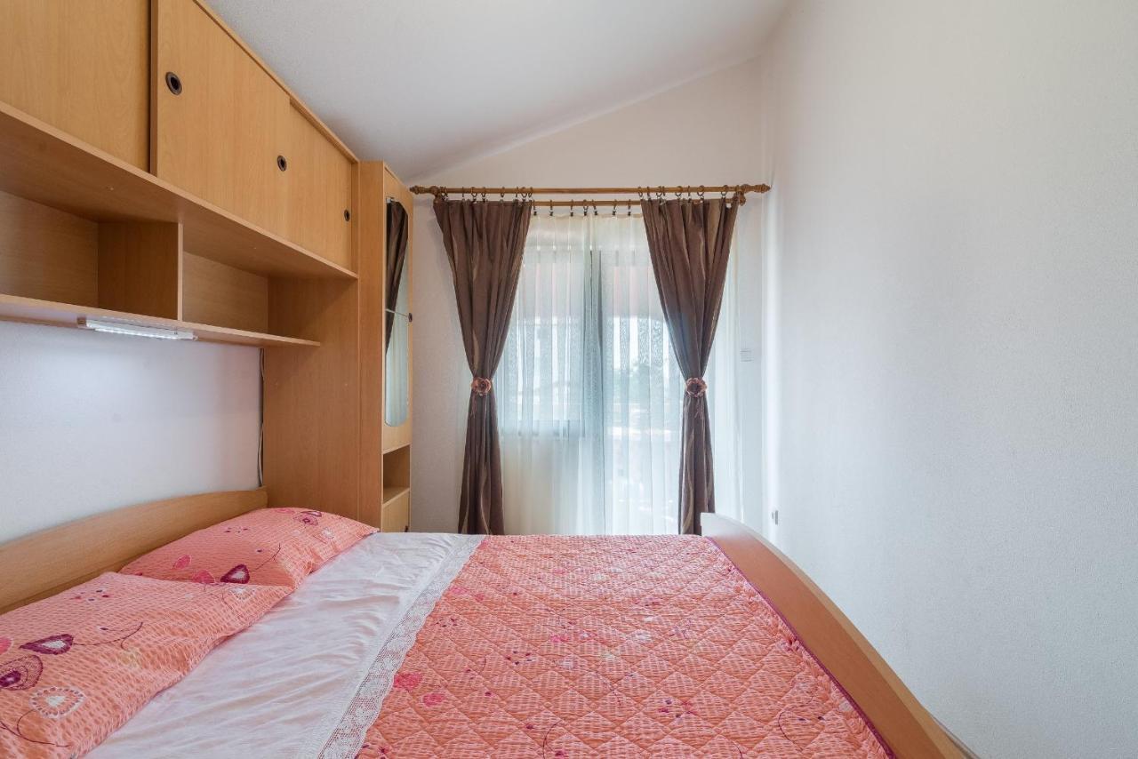 Apartments Puskaric Vir Luaran gambar