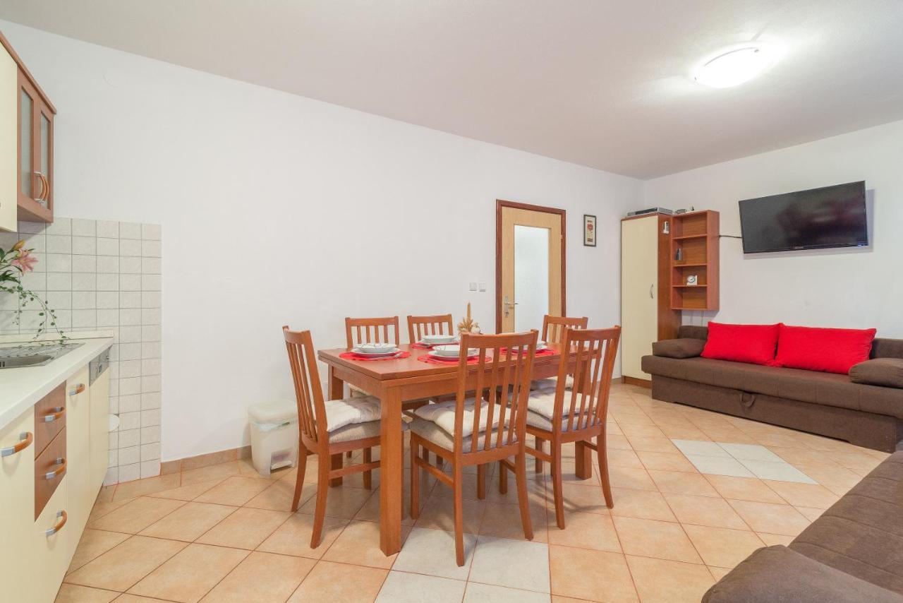 Apartments Puskaric Vir Luaran gambar