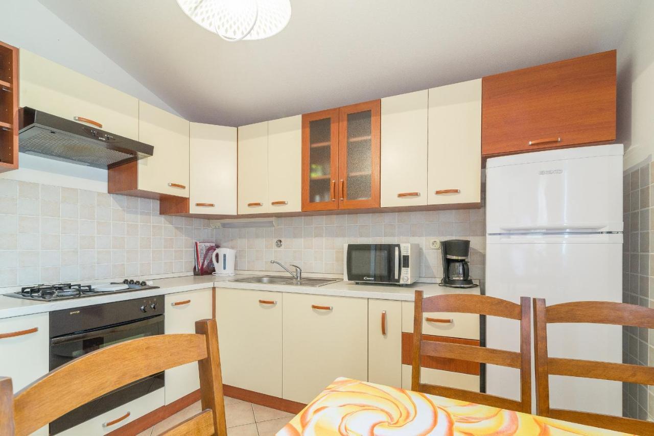 Apartments Puskaric Vir Luaran gambar