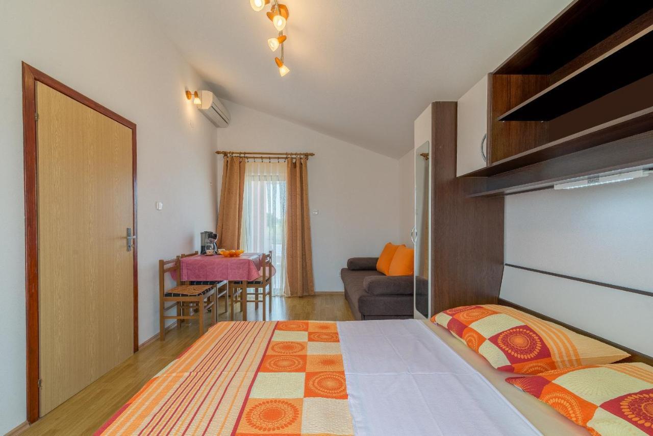 Apartments Puskaric Vir Luaran gambar